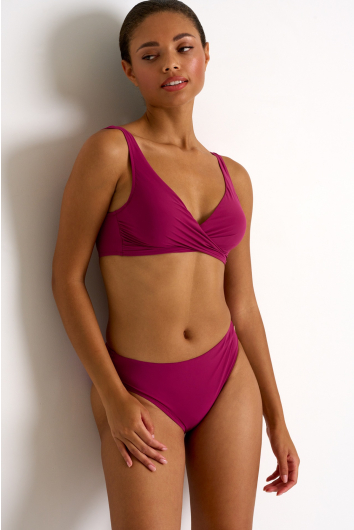 Mid-high waist bikini bottom