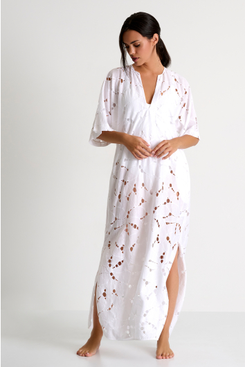 Robe longue en dentelle moderne