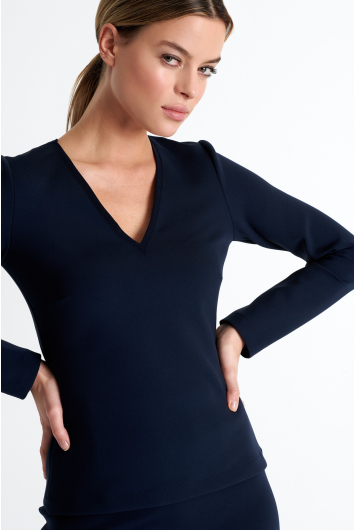 Long sleeve V-neck shirt