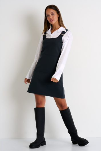 Robe droite à encolure carrée