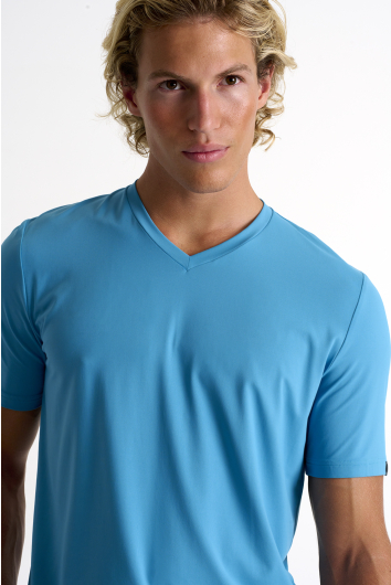 T-shirt à col V en microfibre