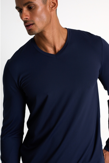 Haut en microfibre à col en V