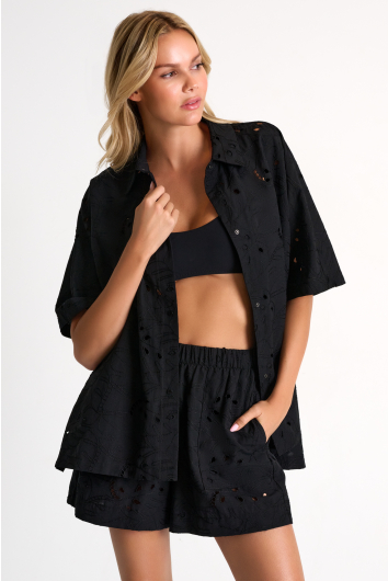 Detailed lace shorts