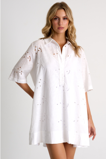 Detailed lace ample dress