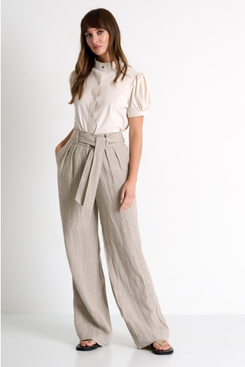 Linen pants tied at the waist
