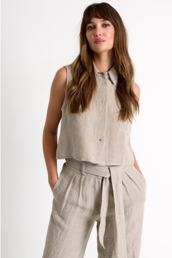 Buttoned sleeveless linen vest