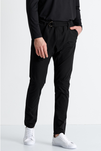 Tapered ergonomic trousers