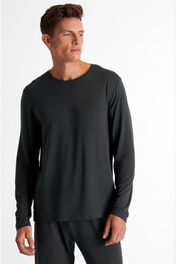 Soft round neck long sleeve shirt