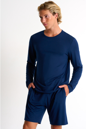 Soft round neck long sleeve shirt