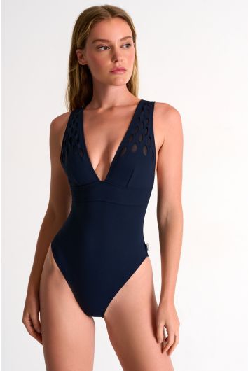 Plunging one-piece with oval cut-outs