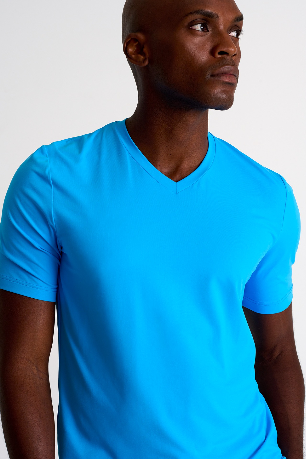 Microfiber v-neck t-shirt | SHAN